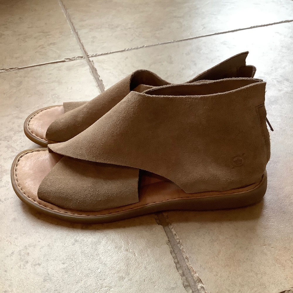 Born sandals